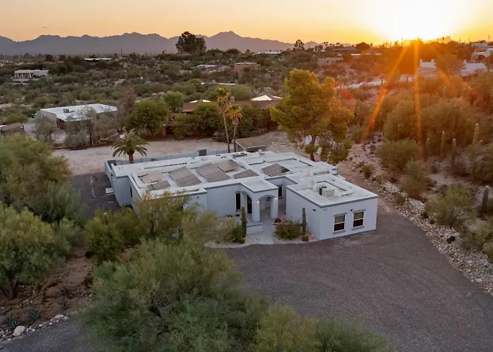 5bed • 5bath Foothills Retreat • Pool • Holiday home Tucson