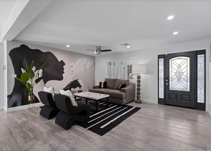 5bed • 5bath Foothills Retreat • Pool • Tucson