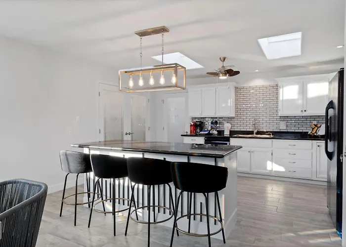 5bed • 5bath Foothills Retreat • Pool • Tucson