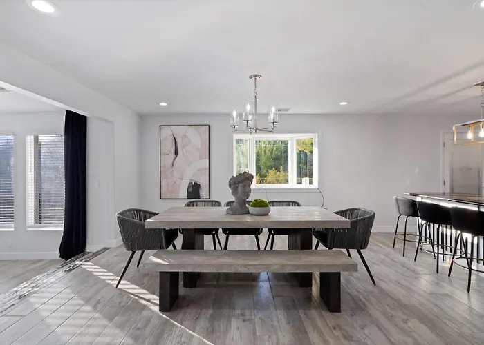 5bed • 5bath Foothills Retreat • Pool • Holiday home Tucson