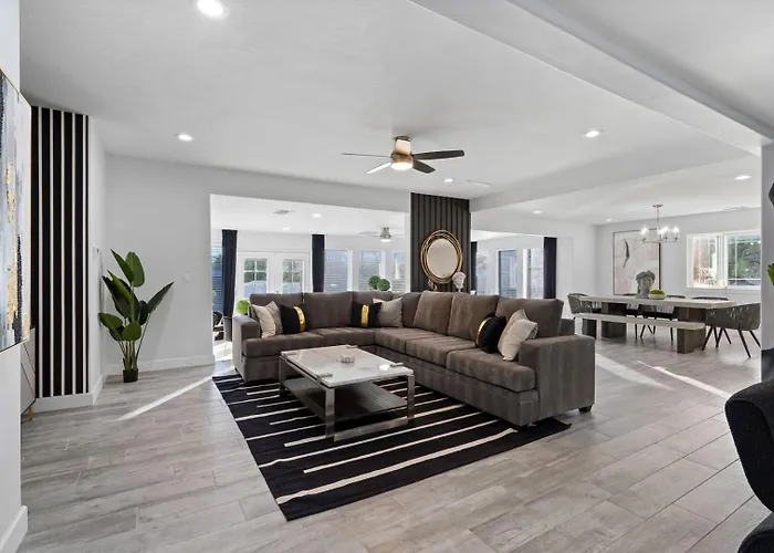 5bed • 5bath Foothills Retreat • Pool • Tucson