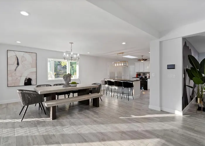 5bed • 5bath Foothills Retreat • Pool • Holiday home Tucson