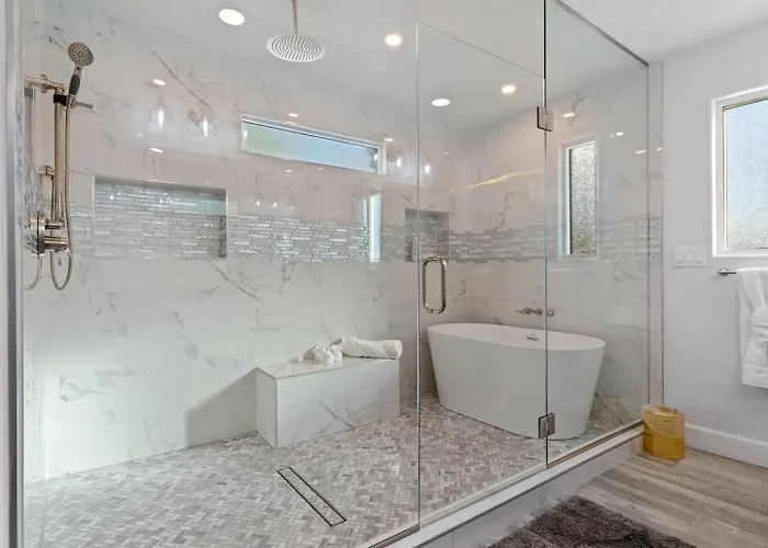 5bed • 5bath Foothills Retreat • Pool • Holiday home Tucson