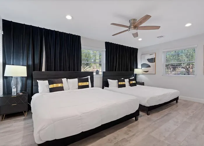 Holiday home 5bed • 5bath Foothills Retreat • Pool • *