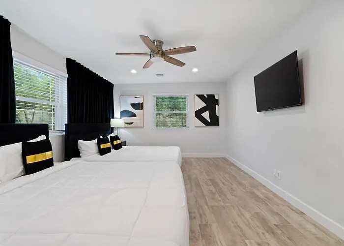5bed • 5bath Foothills Retreat • Pool •