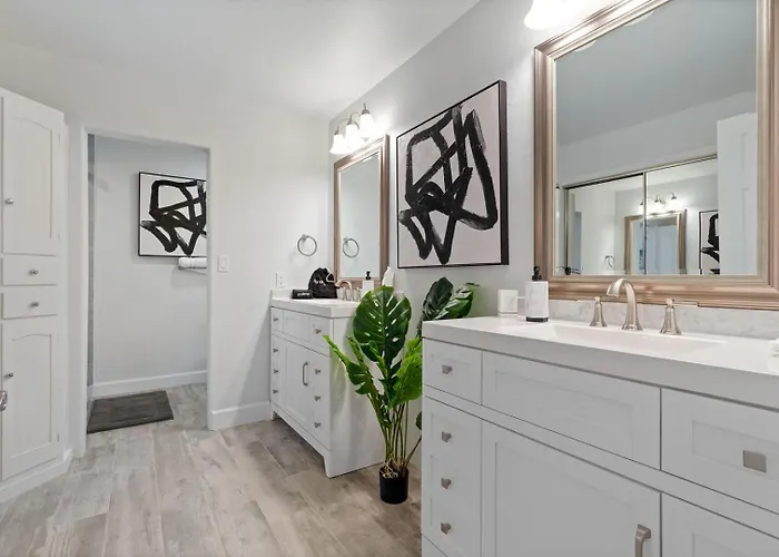 5bed • 5bath Foothills Retreat • Pool •