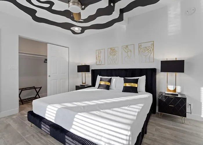 5bed • 5bath Foothills Retreat • Pool • Tucson