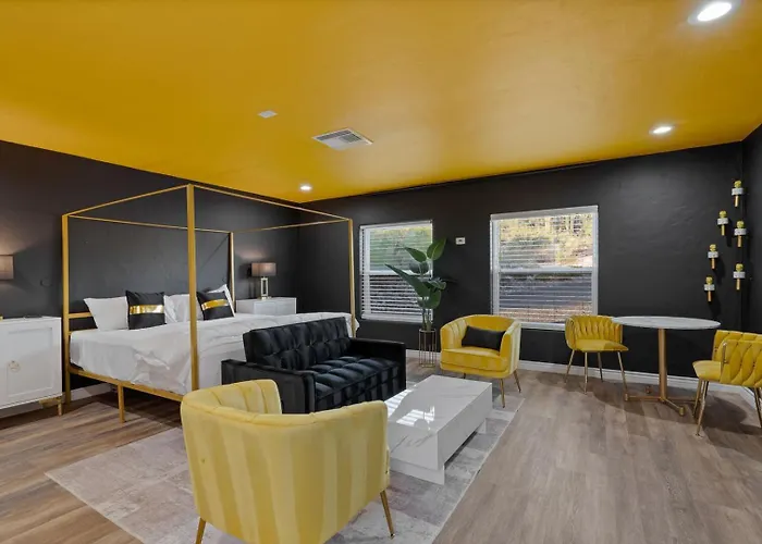 5bed • 5bath Foothills Retreat • Pool • Holiday home Tucson