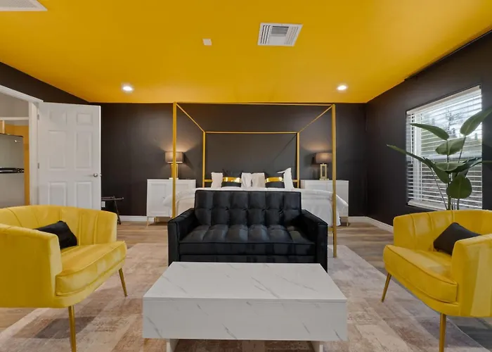 5bed • 5bath Foothills Retreat • Pool • Holiday home Tucson