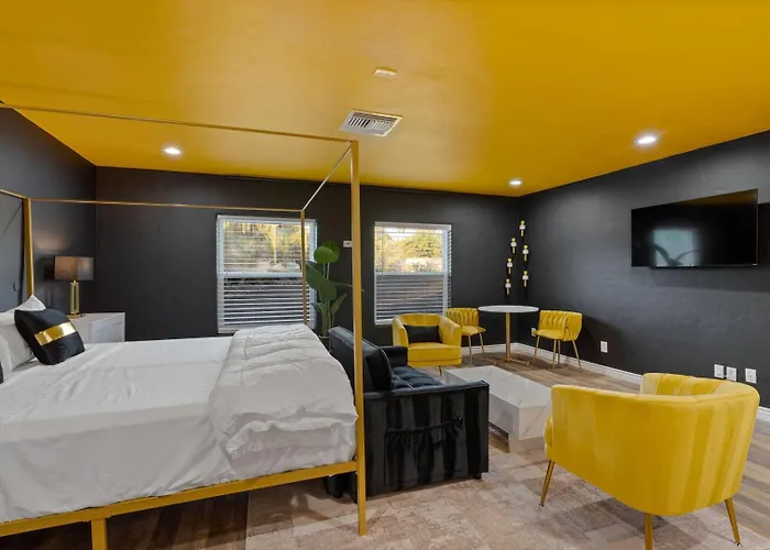 5bed • 5bath Foothills Retreat • Pool • Holiday home Tucson