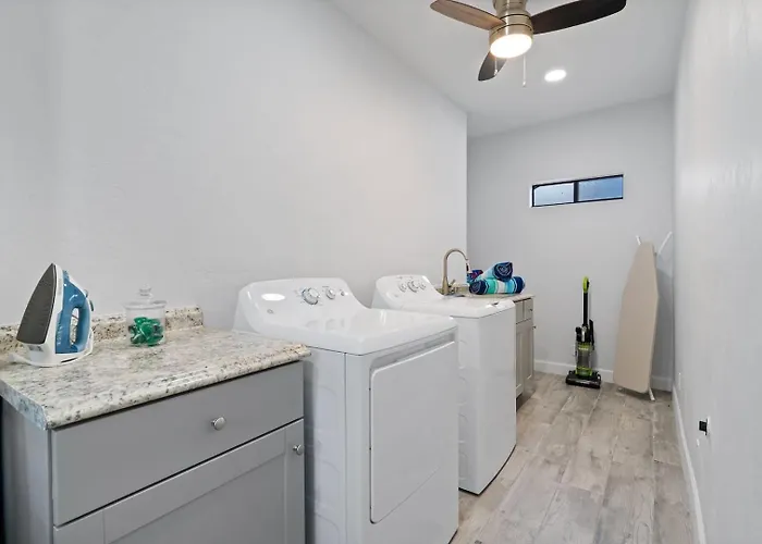 Holiday home 5bed • 5bath Foothills Retreat • Pool •